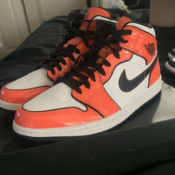 Nike | Shoes | Size 1 Air Jordan 1 Mid Se 221 | Poshmark display picture 3